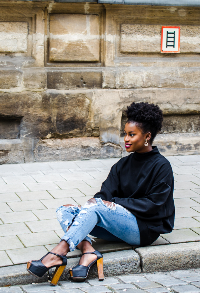 Outfit with Oversize Sweater und destroyed Jeans