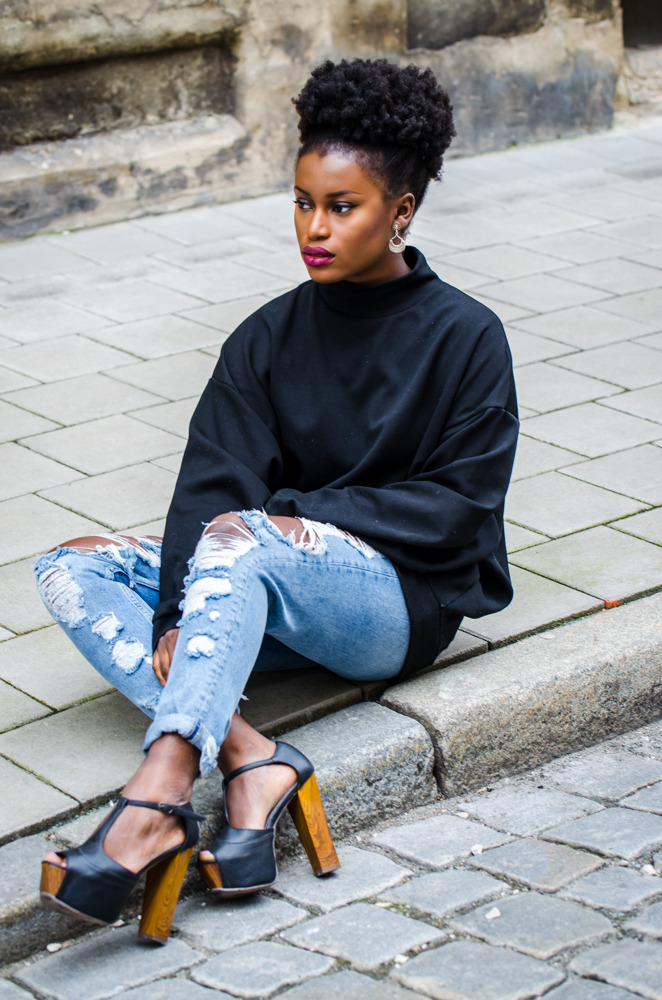 Outfit Oversize Pullover und destroyed Jeans