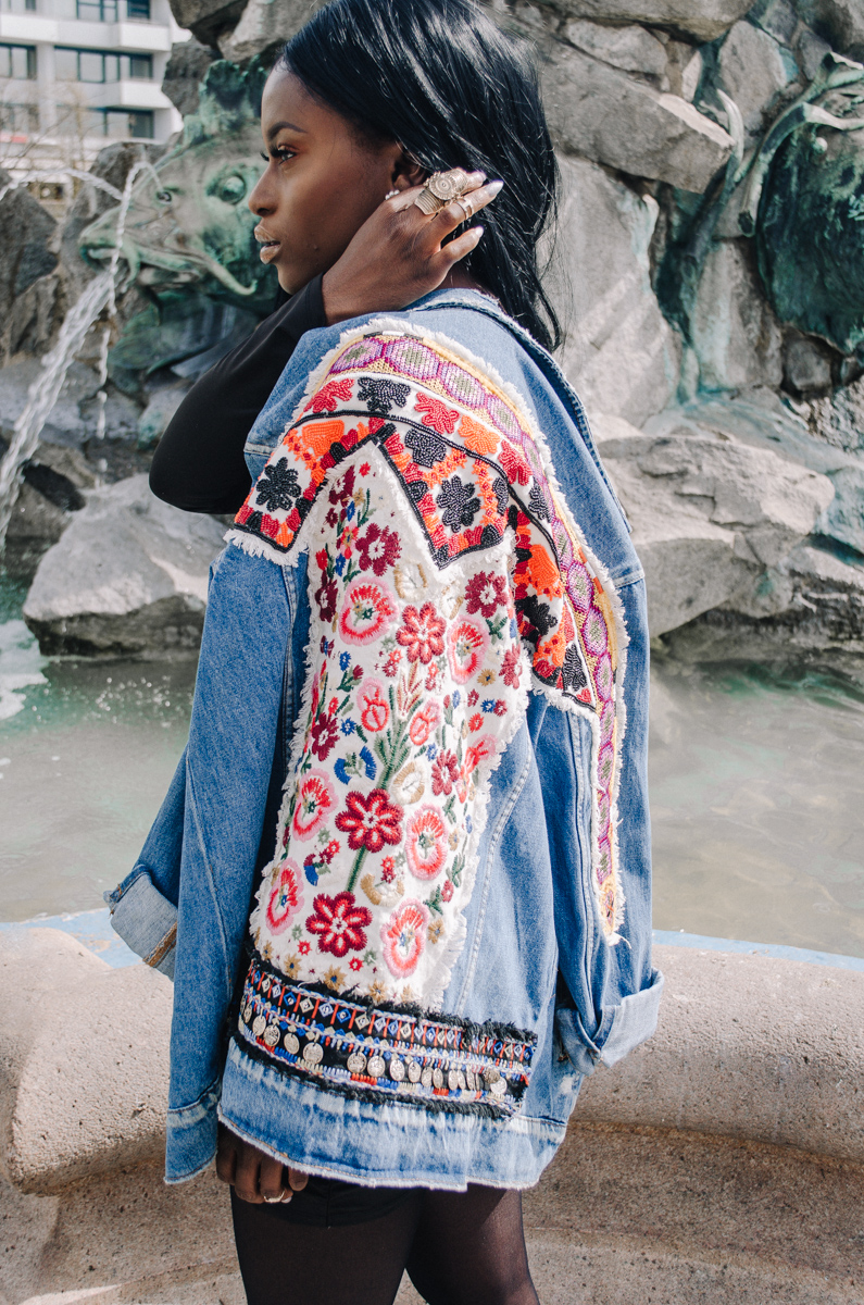 Outfit with an embroidered jeans jacket, a little black dress and Dr Martens boots